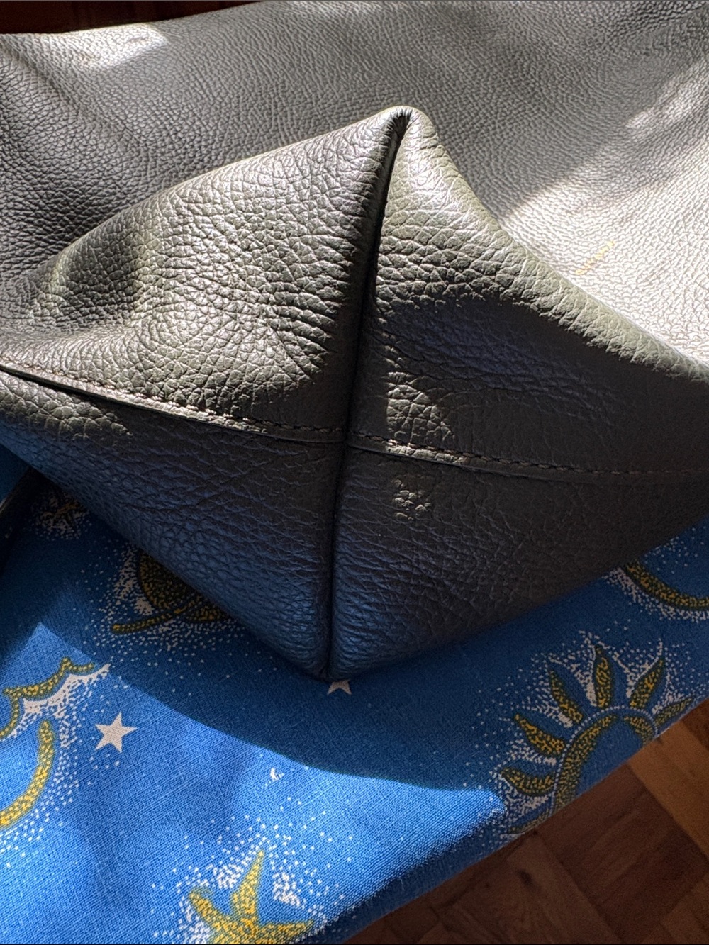 Cuyana Dark Green Leather Crossbody Tote - Picture 4 of 7